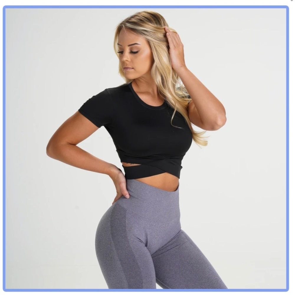 NVGTN Active Criss Cross Crop Top